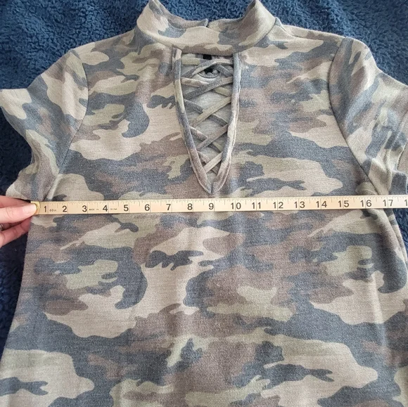 Alya Camo Mock-Neck Dress - Picture 6 of 9